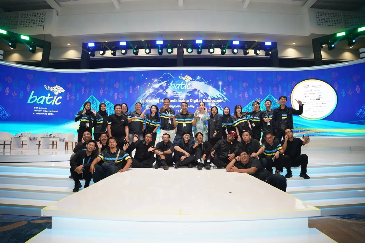 The VIBES crew on stage at BATIC 2024
