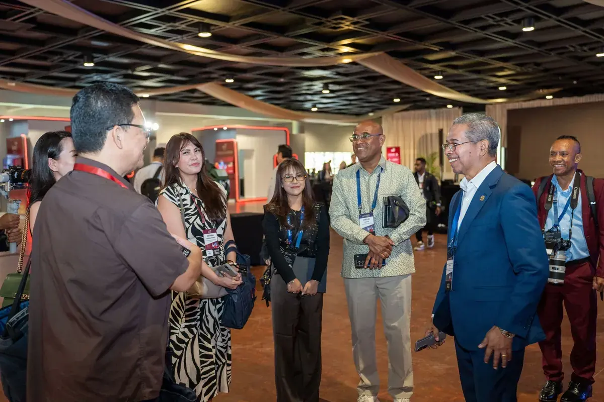 BATIC delegates networking in the foyer
